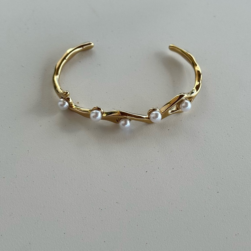 Gold Bracelet & Ear cuff with Pearls